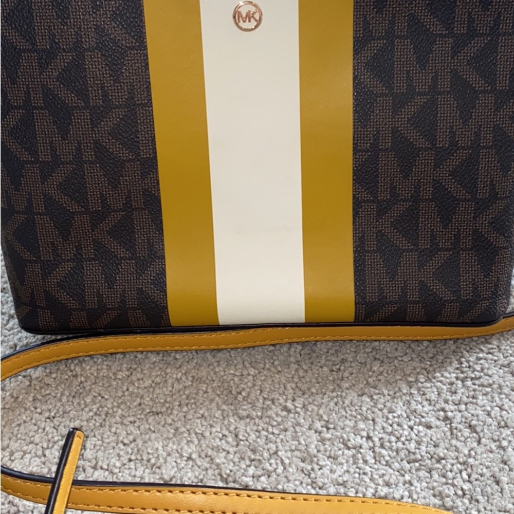 Michael Kors crossbody bag - Picture 1 of 4
